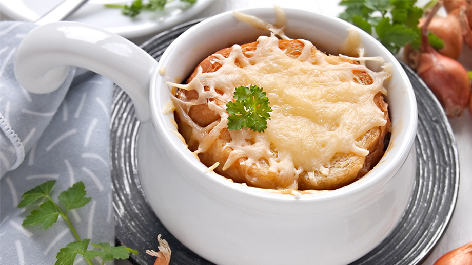 zuppa di cipolle gratinata alla francese
