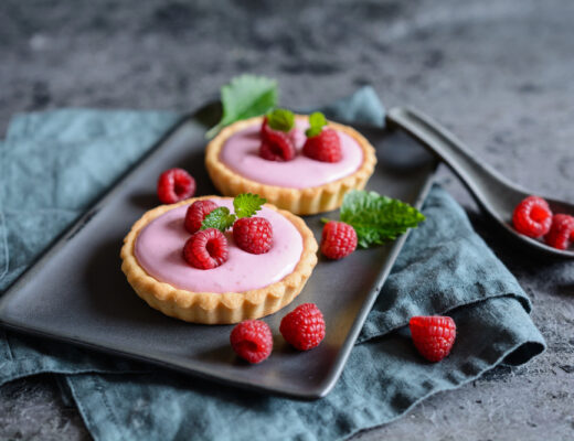 curd ai lamponi, crostata ripiena di crema ai lamponi
