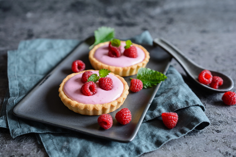 curd ai lamponi, crostata ripiena di crema ai lamponi