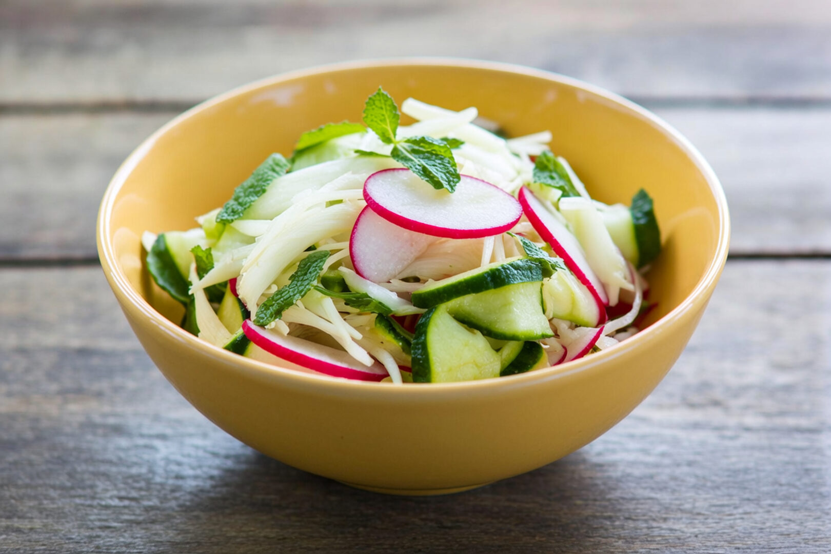 insalata finocchi zucchine ravanelli e menta